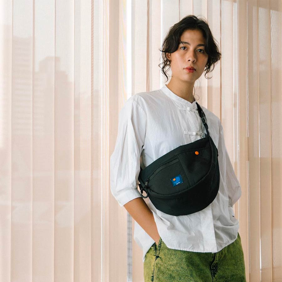 Japfac-banane-noire-porte-ambiance-Atelier-Kumo