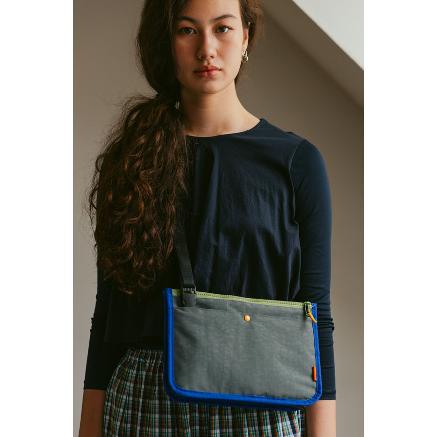Japfac-sac-bandouliere-candy-2-bleu-dos-femme-Atelier-Kumo