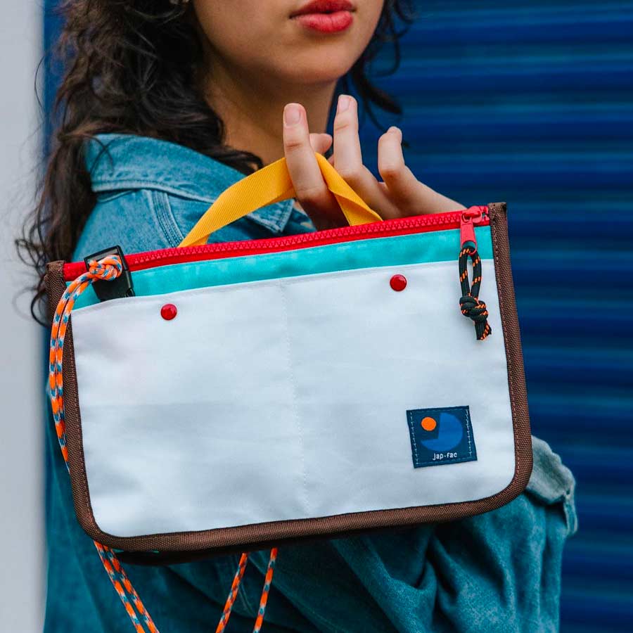 Japfac-sac-bandouliere-candy-blanc-bleu-porte-Atelier-Kumo