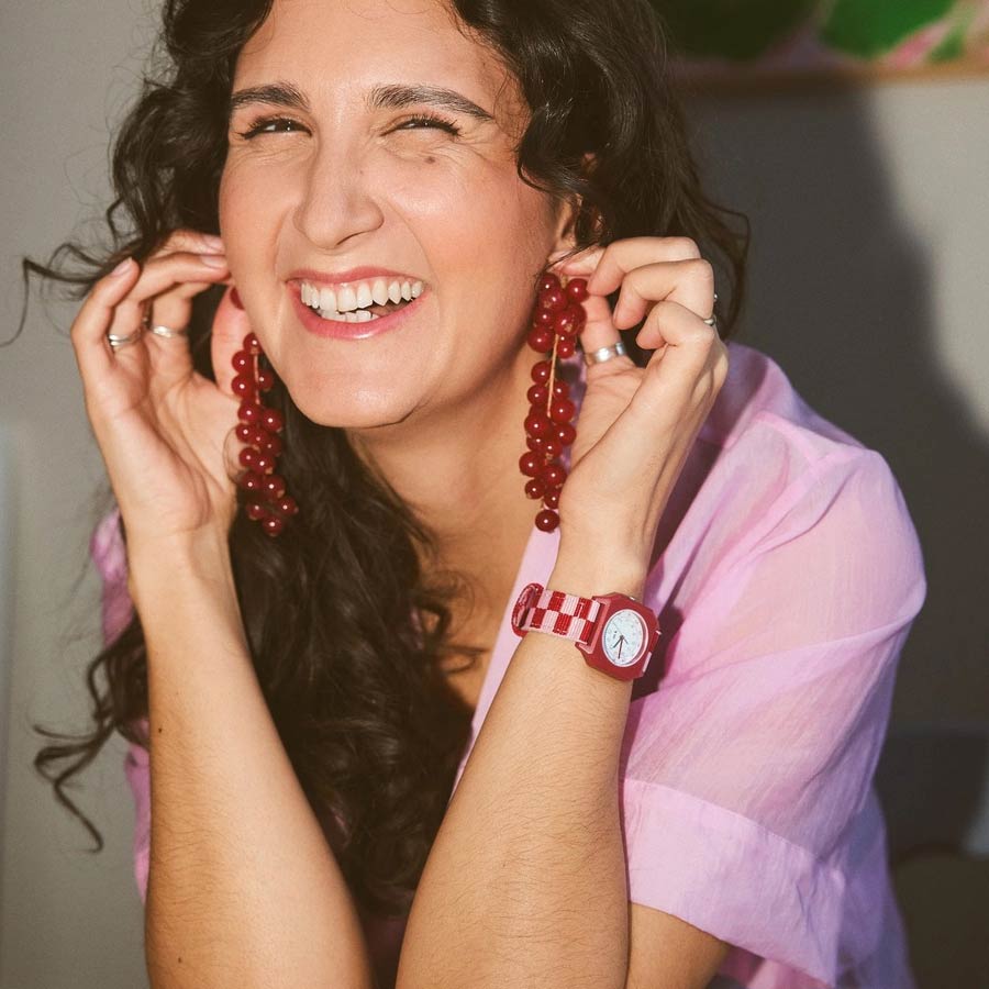 Mini-kyomo-montre-enfant-carreaux-rose-rouge-portee-adulte-Atelier-Kumo