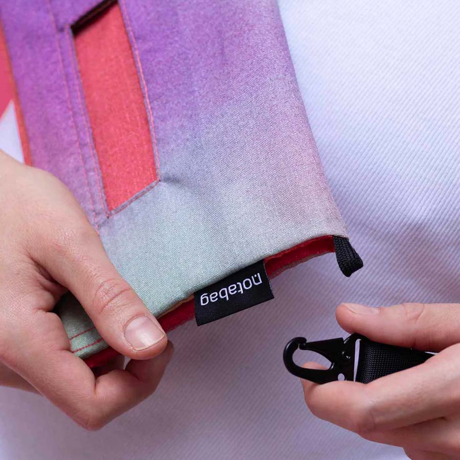 Notabag-accessoires-detail-pochette-bandouliere-recycle-Atelier-Kumo