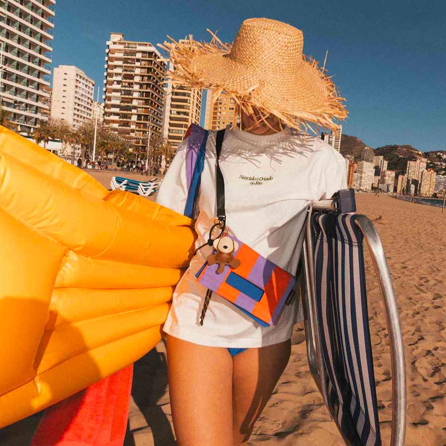 Notabag-accessoires-pochette-bandouliere-royal-blue-raye-plage-Atelier-Kumo