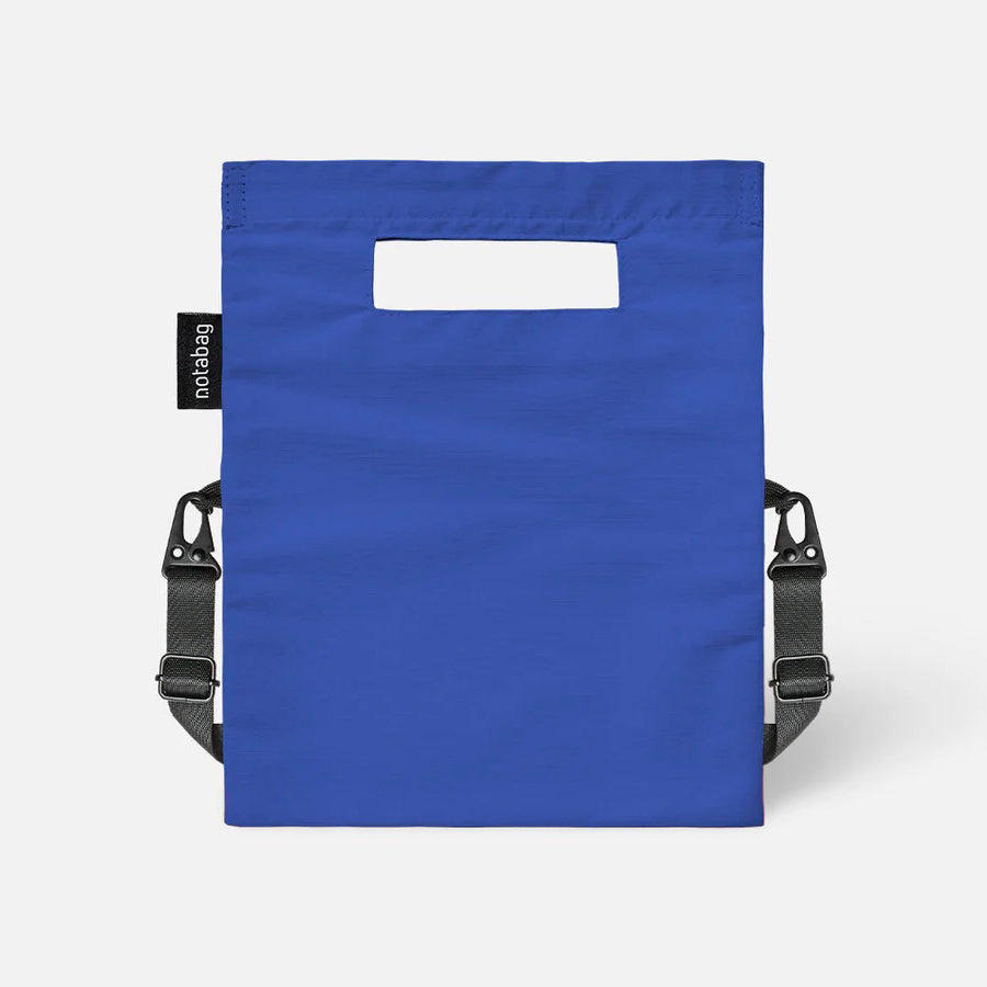 Notabag-accessoires-pochette-bandouliere-royal-blue-raye-reversible-Atelier-Kumo