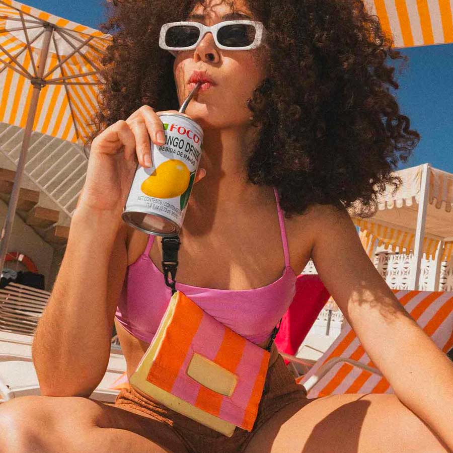 Notabag-accessoires-pochette-bandouliere-vanilla-raye-ambiance-plage-Atelier-Kumo