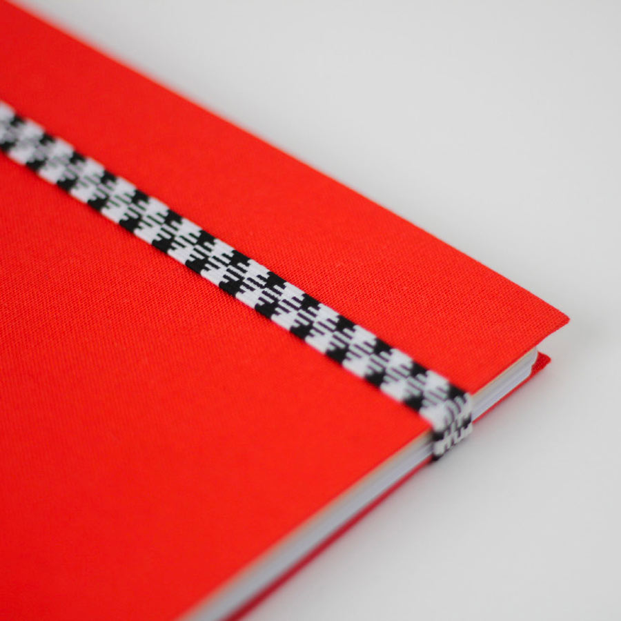 Papier-tigre-carnet-a5-toile-uni-corail-zoom-Atelier-Kumo