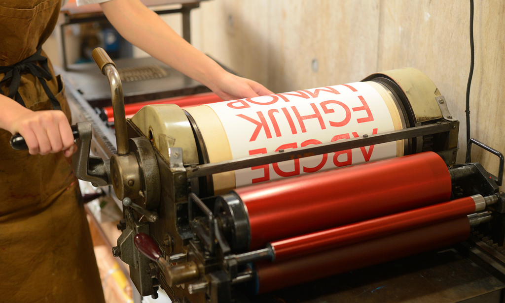 Presse-papier-typographie-tomigaya-letterpress-atelier-kumo