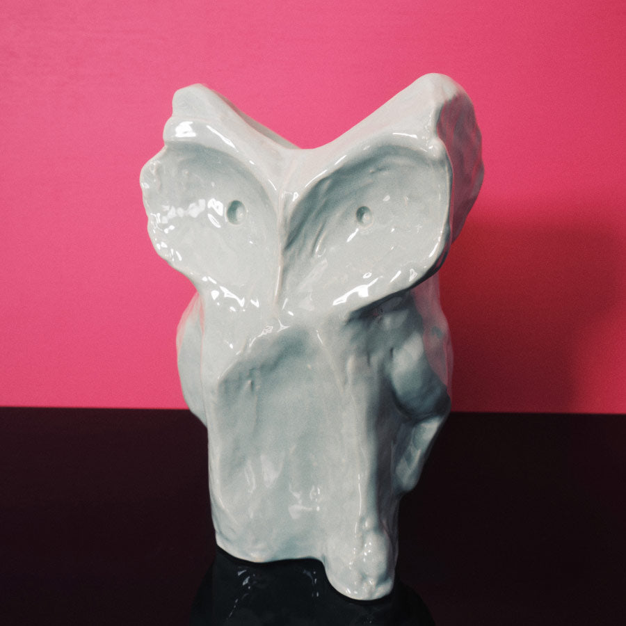 Serax-ambiance-vase-hiboux-taille-L-bleu-clair-after-midnight-Atelier-Kumo