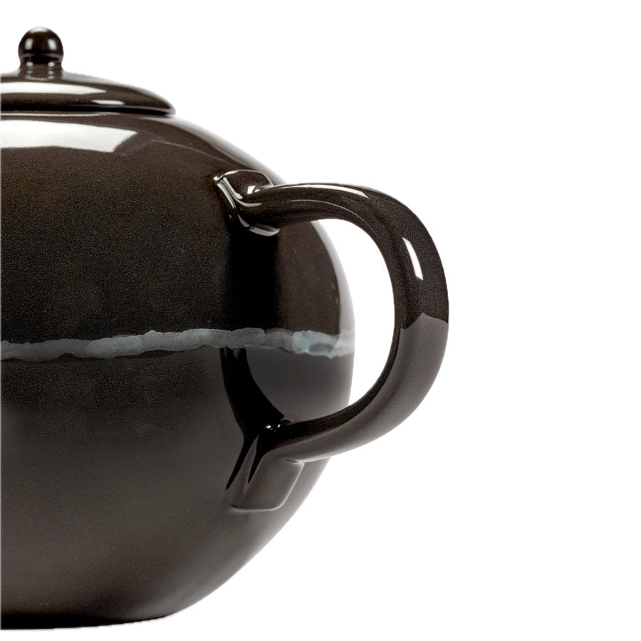 Serax-detail-teapot-pacific-zuma-Atelier-Kumo
