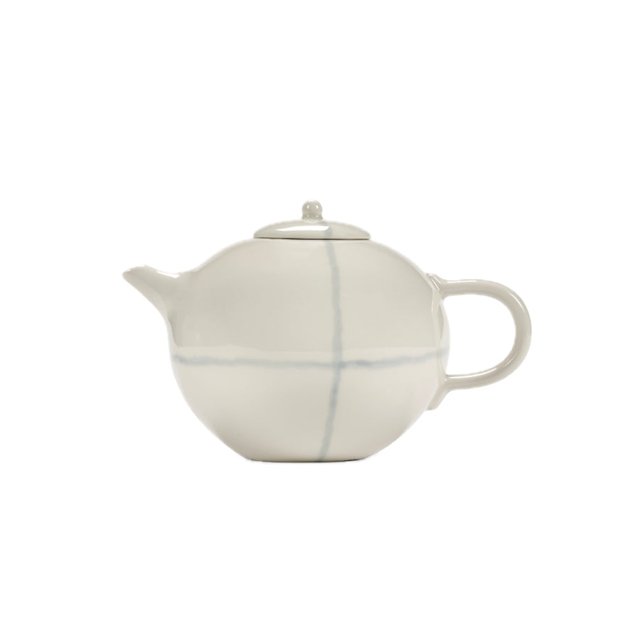 Serax-detail-teapot-zuma-salt-Atelier-Kumo