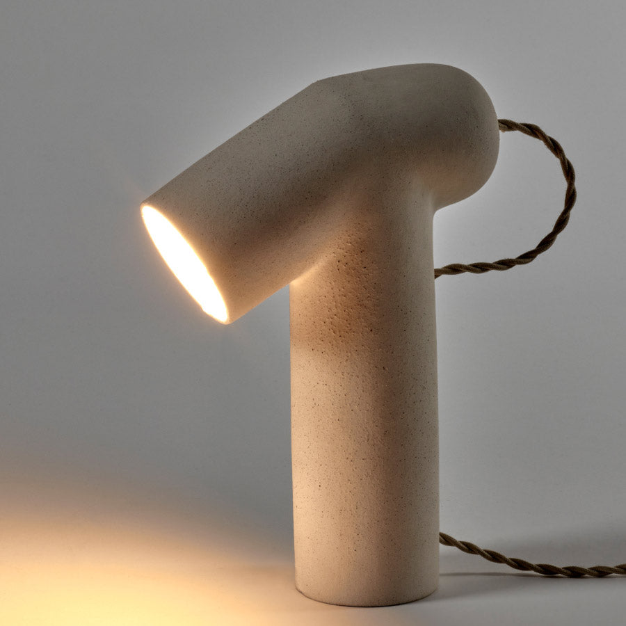 Serax-lampe-de-table-beige-maia-lumiere-Atelier-Kumo