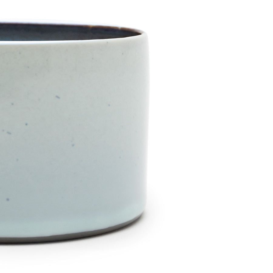 Serax-mug-taille-S-bleu-ciel-et-bleu-fume-verre-Atelier-Kumo