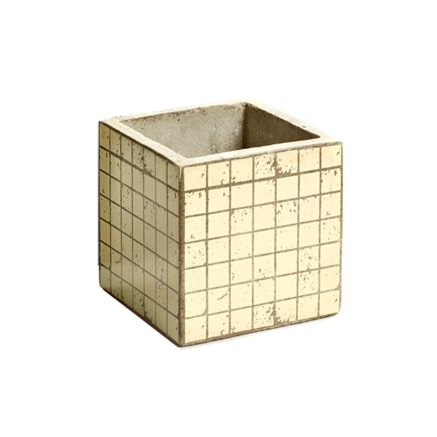 Serax-pot-cubique-en-beton-mosaique-blanc-Atelier-Kumo