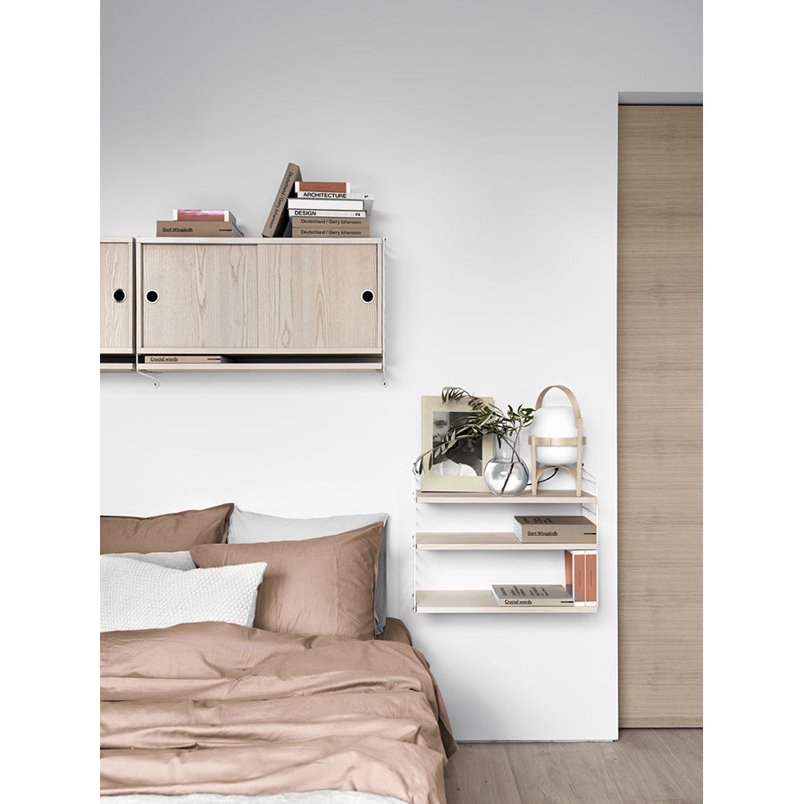 String-furniture-pocket-frene-bois-clair-blanc-etagere-Atelier-Kumo