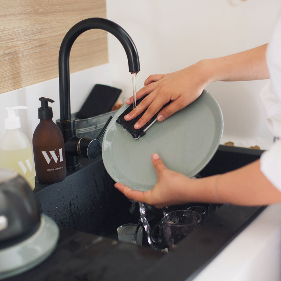What-Matters-eponge-lavable-noir-vaisselle-cuisine-Atelier-Kumo