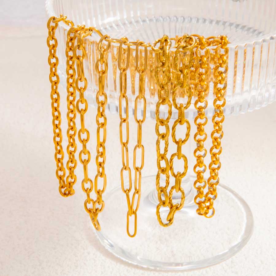 YW-detail-bijoux-Collier-maille-doree-avec-fermoir-anneau-Atelier-Kumo