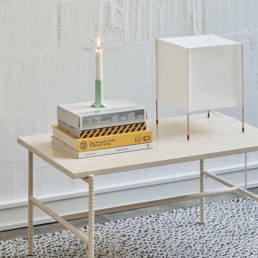 La lampe en papier en forme de cube de l'Atelier Kumo
