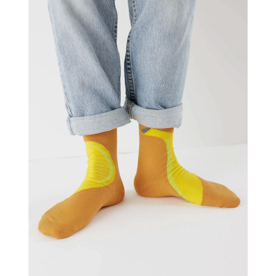 Baggu-chaussettes-banane-jaune-orange-Atelier-Kumo