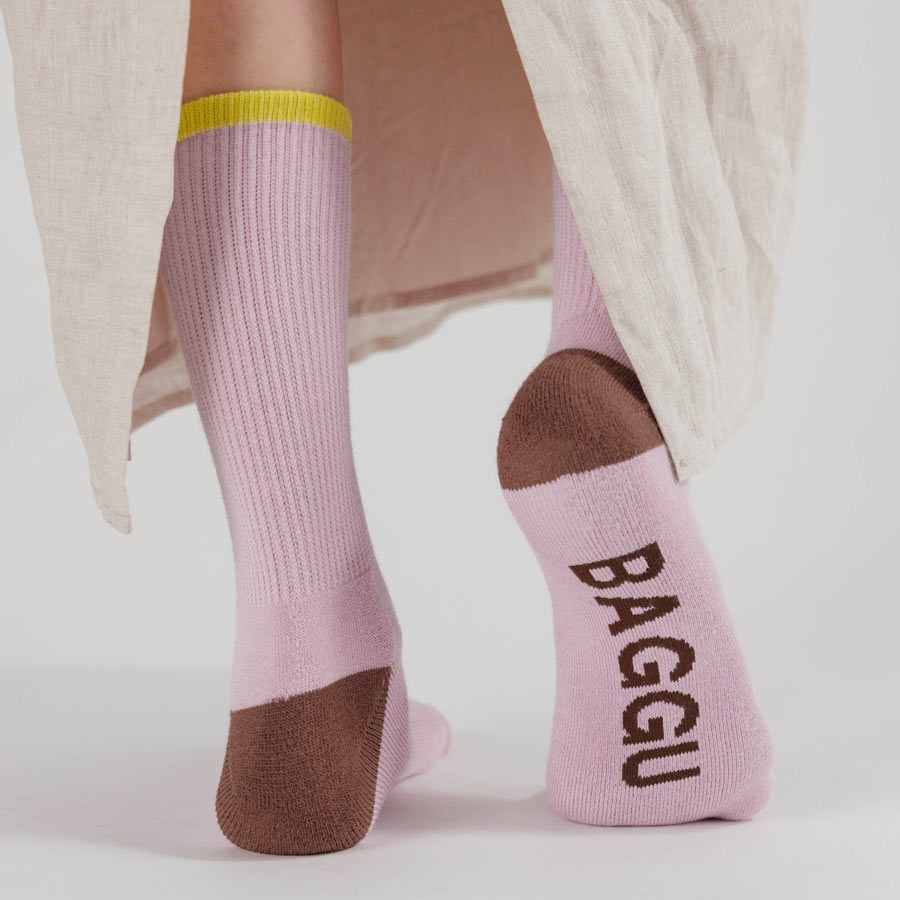 Baggu-chaussettes-cotelees-unisex-rose-jaune-marron-Atelier-Kumo