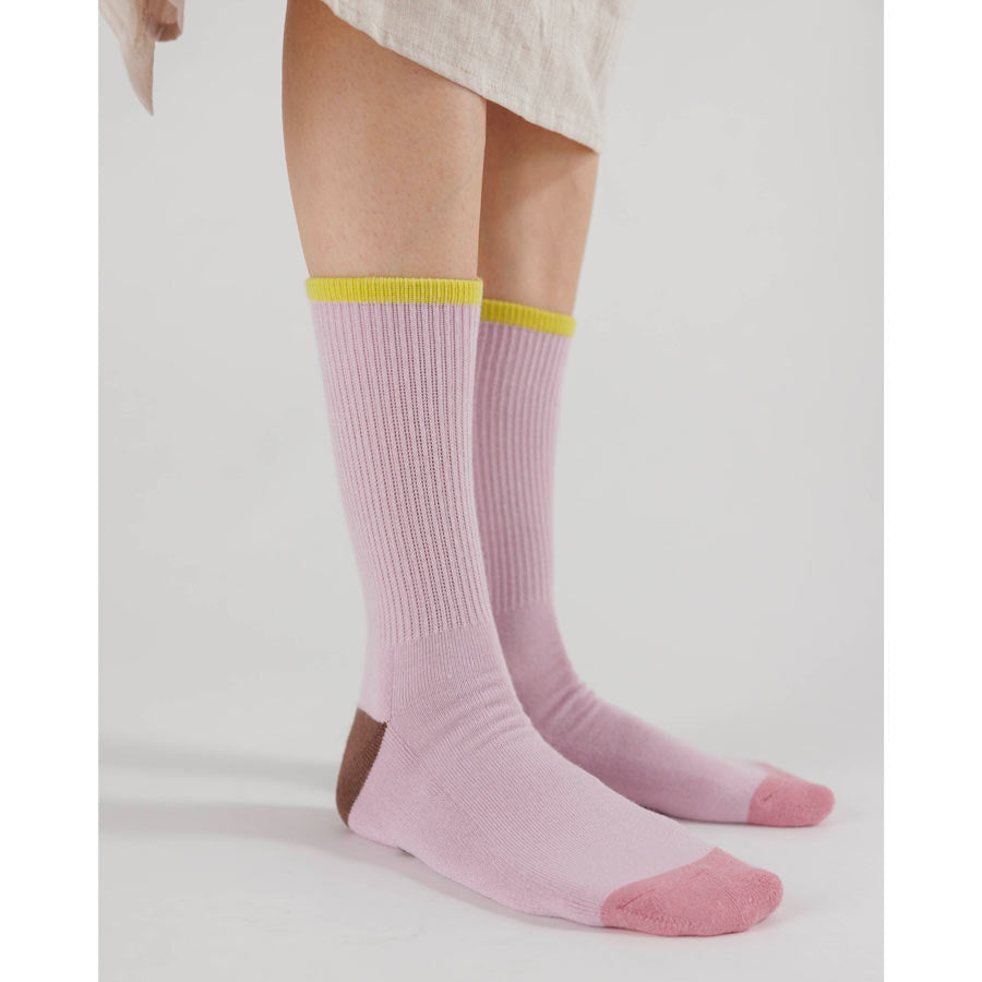 Baggu-chaussettes-haute-cotelees-rose-jaune-marron-Atelier-Kumo
