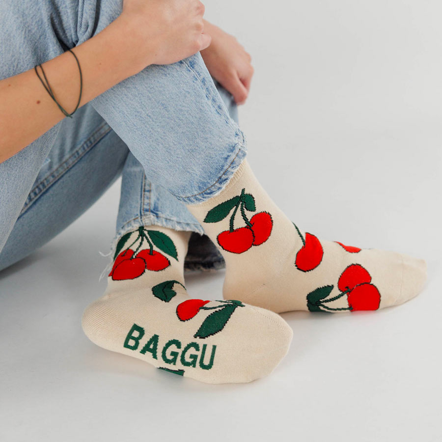 Baggu-chaussettes-unisex-cerise-accessoire-Atelier-Kumo