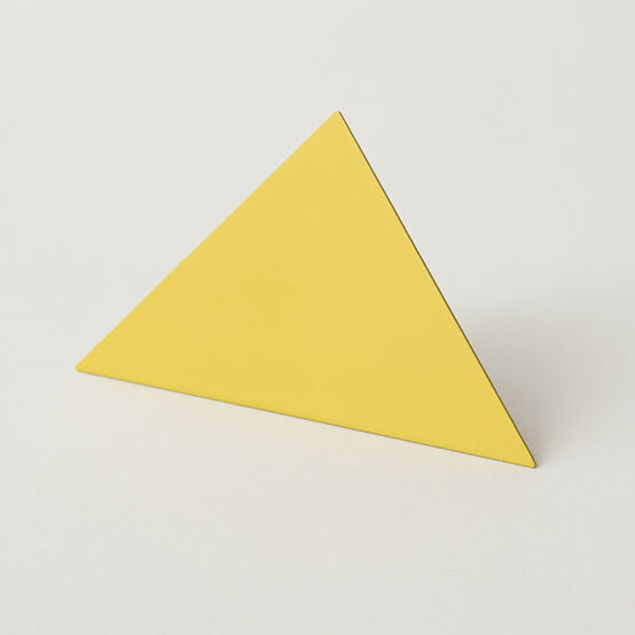 Block-Design-geometrique-clip-triangle-jaune-Atelier-Kumo
