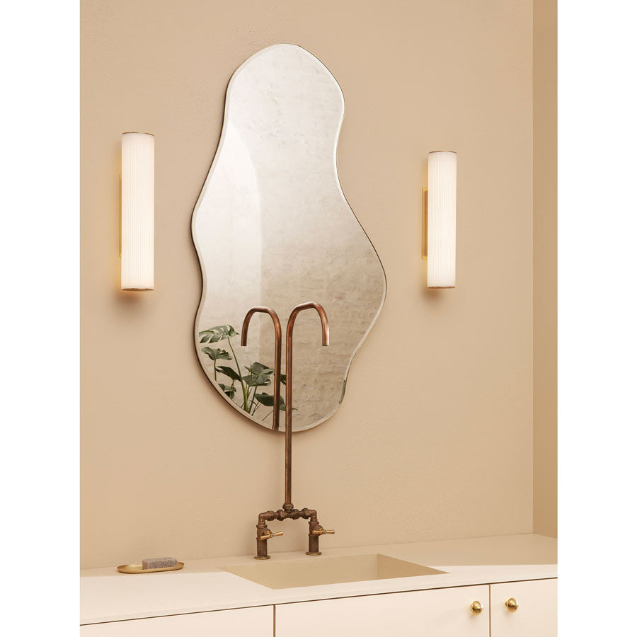 Ferm-Living-lampe-applique-vuelta-40-blanc-laiton-decoration-Atelier-Kumo