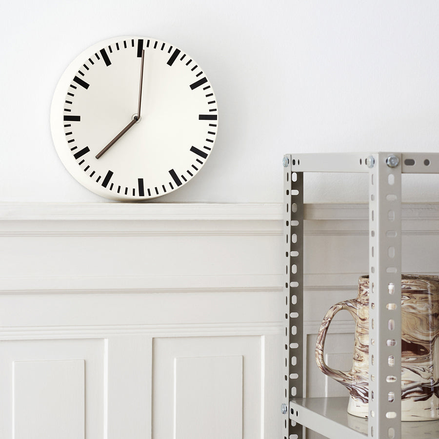 Hay-horloge-analog-blanc-Atelier-Kumo
