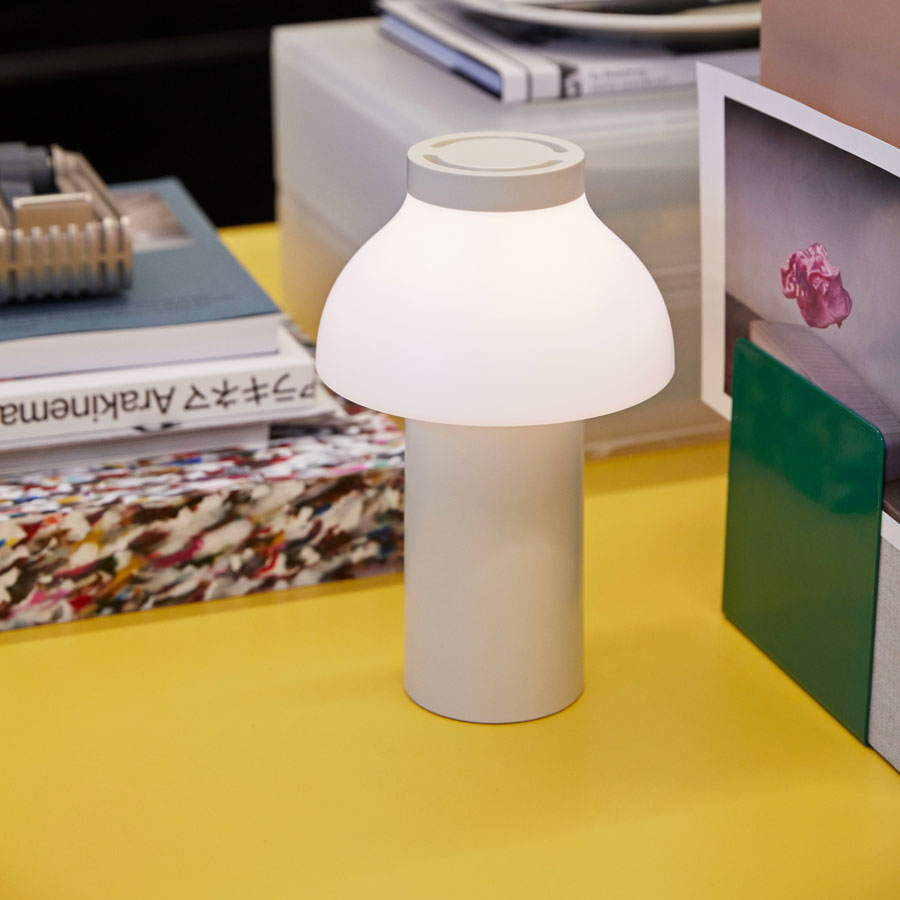 Hay-lampe-PC-portable-blanc-creme-decoration-Atelier-Kumo