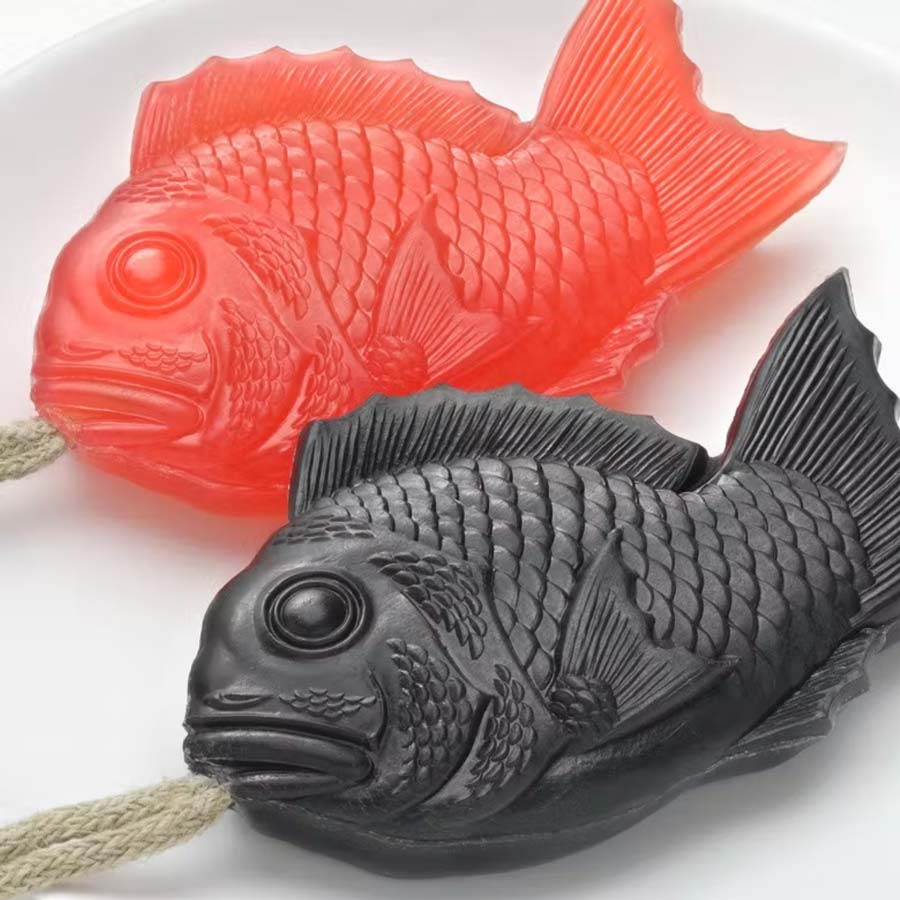 Japan-Best-savon-de-bienvenue-poisson-rouge-noir--Atelier-Kumo
