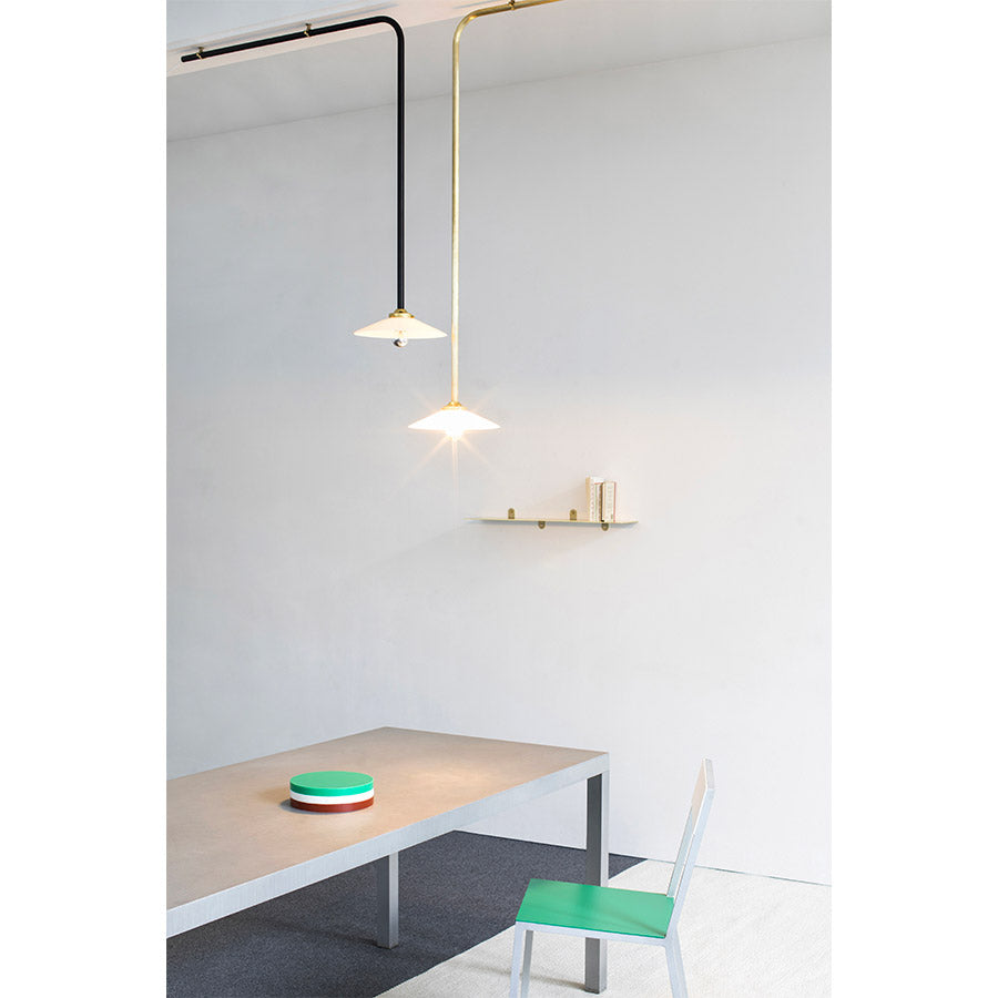 Muller-van-Severen-ceiling-lamp-2-1-noir-laiton-ambiance-Valerie-Objects-Atelier-Kumo