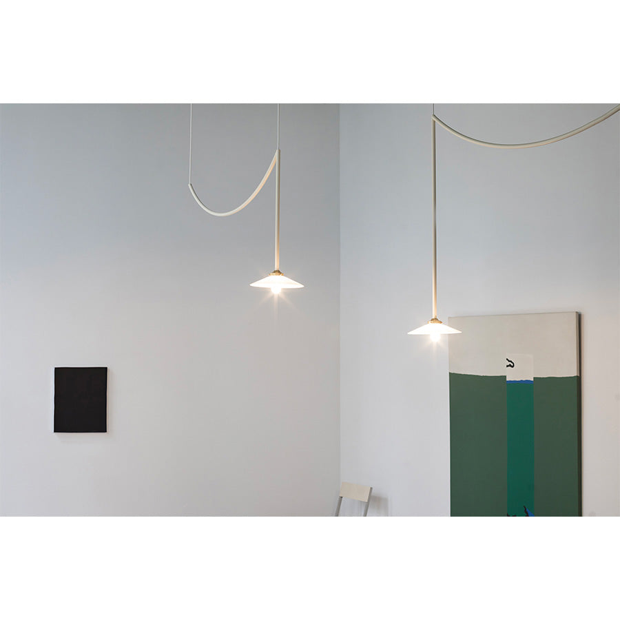 Muller-van-Severen-ceiling-lamp-4-5-ivoire-ambiance-tableau-vert-allumee-Valerie-Objects-Atelier-Kumo