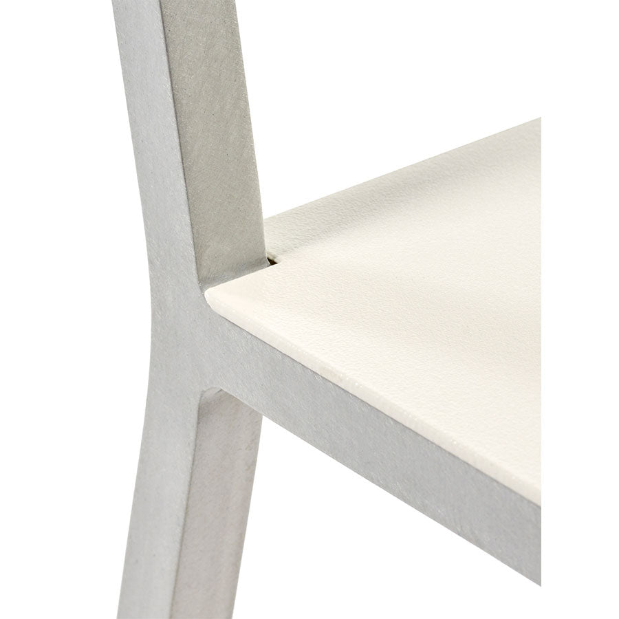 Muller-van-Severen-chaise-aluminium-alu-chair-détail-assise-Valerie-Objects-Atelier-Kumo