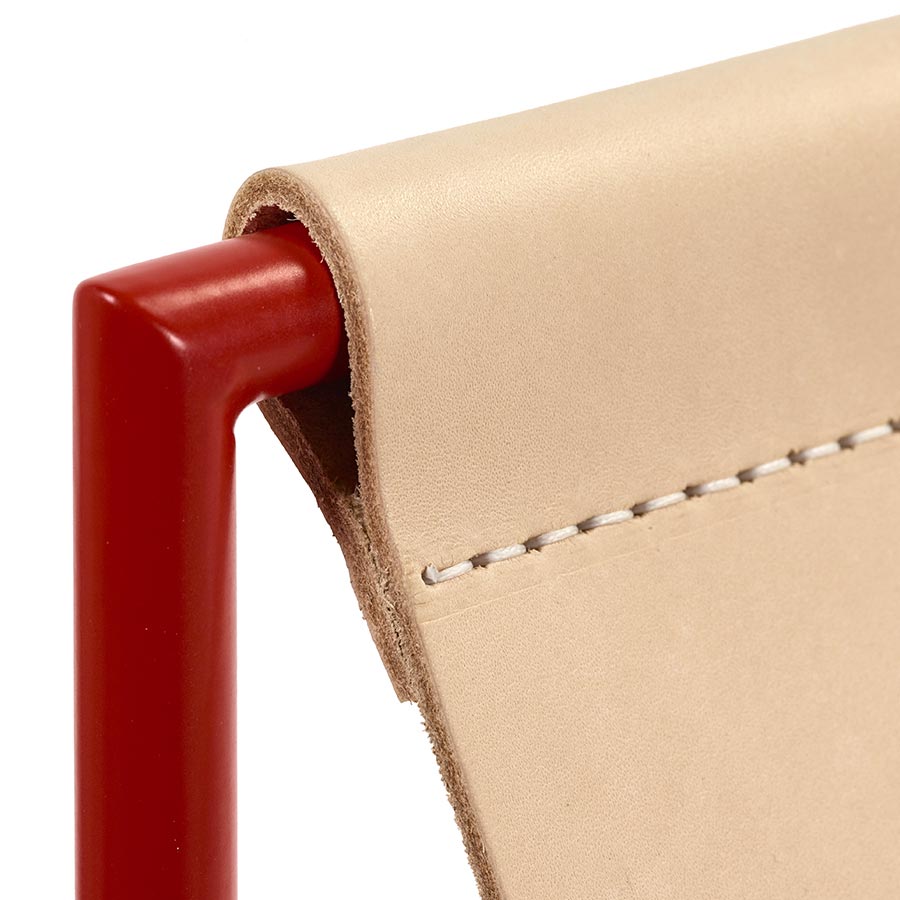Muller-van-Severen-fauteuil-solo-seat-structure-rouge-assise-cuir-détail-Valerie-Objects-Atelier-Kumo