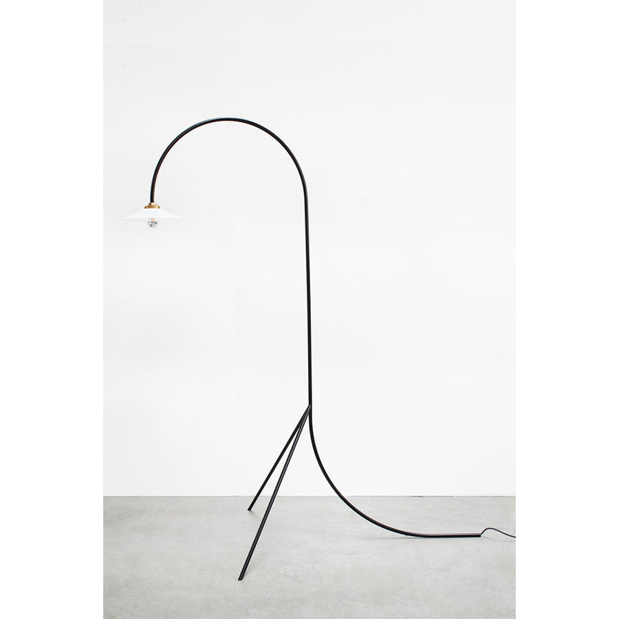 Muller-van-Severen-lampe-standing-lamp-noire-Valerie-Objects-Atelier-Kumo