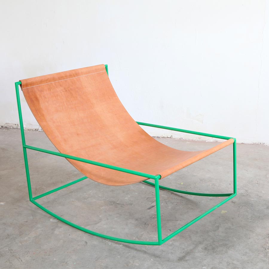 Muller-van-Severen-rocking-chair-structure-verte-cuir-intérieur-Valerie-Objects-Atelier-Kumo