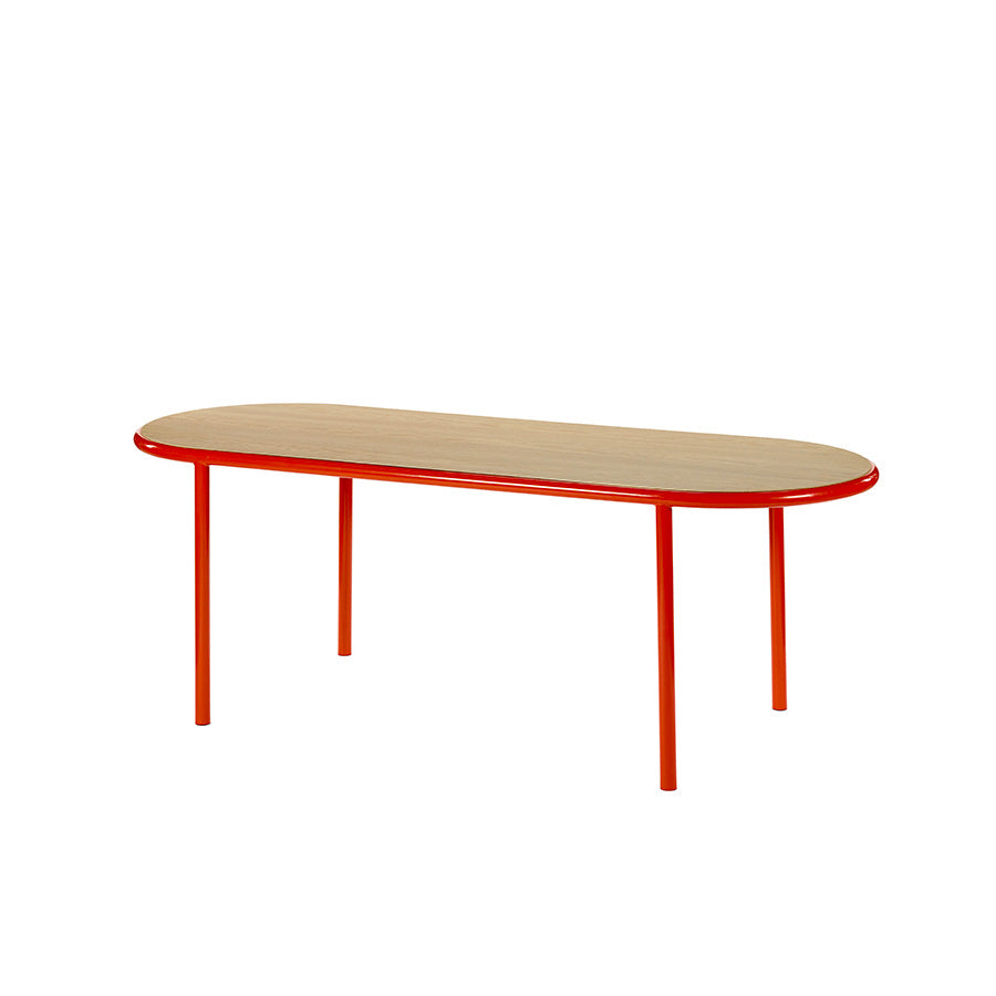 Muller-van-Severen-table-bois-ovale-structure-rouge-chene-Valerie-Objects-Atelier-Kumo