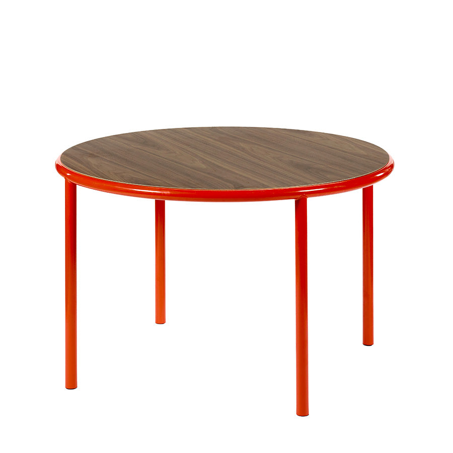 Muller-van-Severen-table-bois-ronde-structure-rouge-noyer-Valerie-Objects-Atelier-Kumo