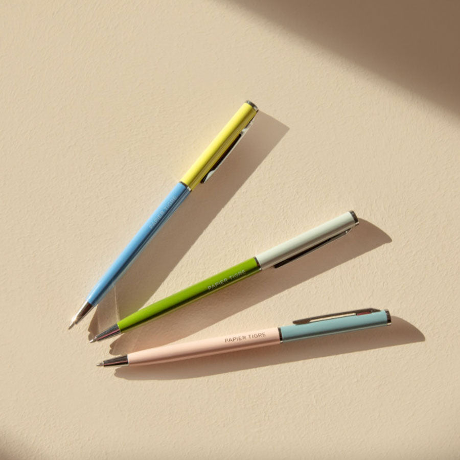 Papier-Tigre-stylo-bille-jaune-bleu-vert-rose-gris-Atelier-Kumo
